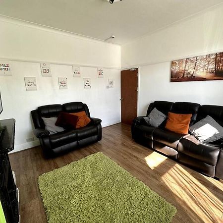 Spacious Holiday Home Near Tube Station - By Starlet Stays London Bagian luar foto